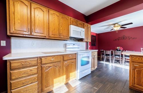Grand Island House | Large groups, family and friends. 6 BR, 2.5 Bathrooms, Great Outdoor space