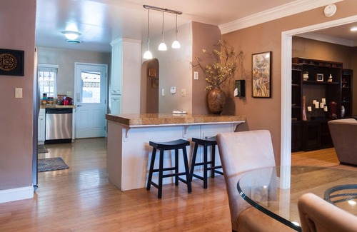 Visalia House | Large Groups Sequoia Park, CA Coast Wineries, Skiing. Enjoy Fire Pit, Hot Tub, Outdoor Kitchen