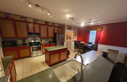 Hutto House | Large Handicap Accessible Home Sleeps 21. Game Room, Stocked Kitchen. Great for Large groups.