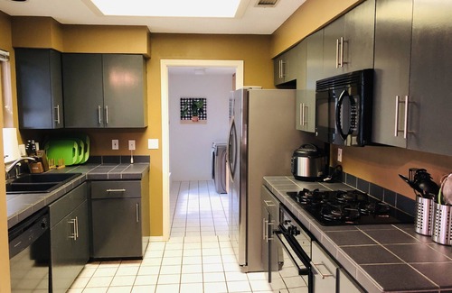 Wetmore House | Large heated POOL! Perfect vacation House 5 min to SixFlags & LaCantera