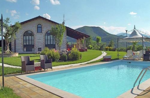 Furlo House | Large holiday home in Cagli with pool