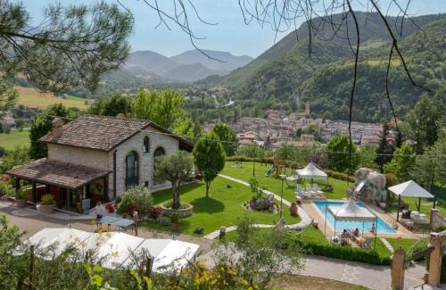 Furlo House | Large holiday home in Cagli with pool