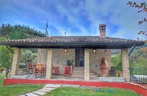 Furlo House | Large holiday home in Cagli with pool