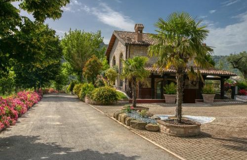 Furlo House | Large holiday home in Cagli with pool