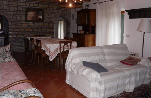 Mombaroccio House | Large holiday home for up to 12 people