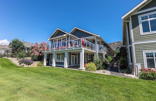 Okanagan-Similkameen House | Large home 4 bed and 4 bath two separate suites home two kitchens water views