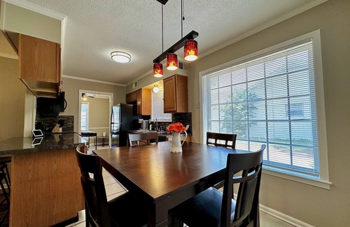 Whitehaven House | Large Home For Big Groups in Southhaven Memphis
