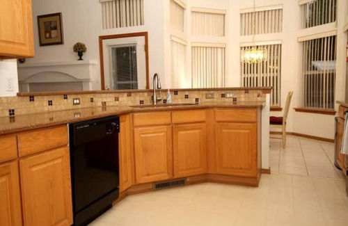 Westside House | Large Home for Entire Family/Memory Foam Beds, TV