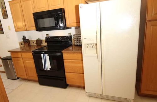 Westside House | Large Home for Entire Family/Memory Foam Beds, TV