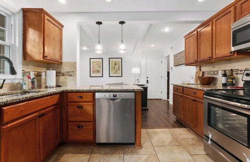 Nall Hills House | Large Home|Great for Families|Easy Access to I-35