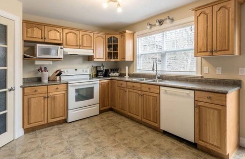 Halifax House | Large home in quiet neighbourhood