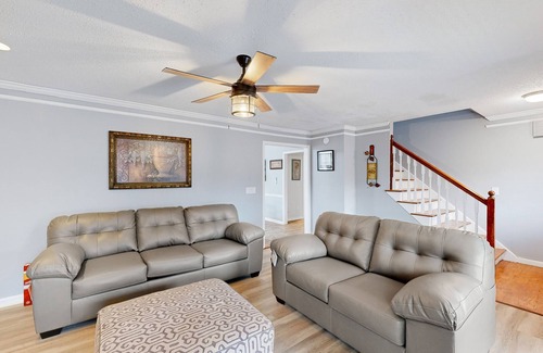 Cartersville House | Large home near downtown Cartersville with covered porch & W/D
