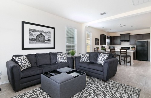 Solana Ridge House | Large Home Near Lackland: 30-Day min stay with 3-Mo/6-Mo/12-Mo price available