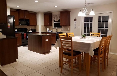 Southside House | Large home near Lackland base, mins to SeaWorld, easy access to major freeways