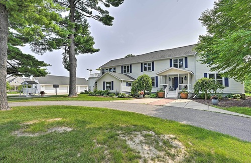 Wisconsin Dells Cottage | Large Home w/Indoor Basketball Court + Game Room!