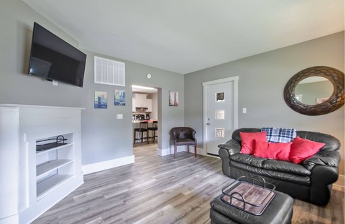 Kokomo House | Large home with character .5 Miles to downtown