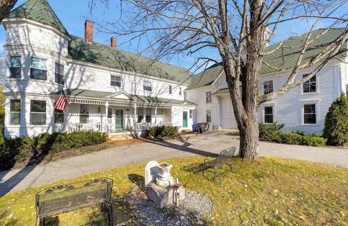 Oxford House | Large Home with indoor pool Close to Casino, Lakes, and Mountains