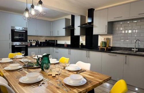 Nottingham House | Large House for 21 - Nottingham City