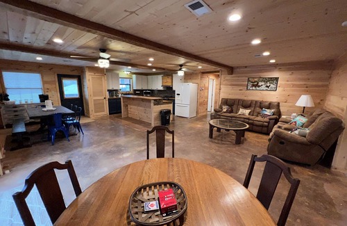Higden Cabin | Large house on the lake sleeps 16!