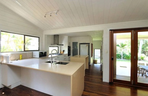 Bargara House | Large House only 50m from beach