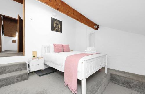 Lansbury Apartment | Large Industrial Style 2 Bedroom Apartment Short Term Rental & Flexible Renting Canary Wharf With Free WiFi