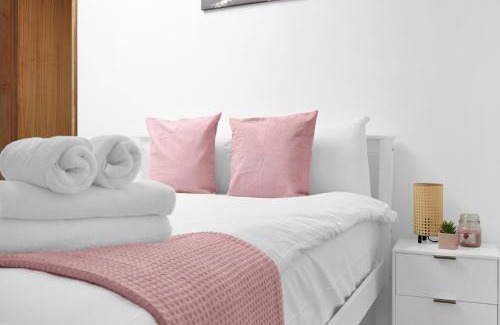 Lansbury Apartment | Large Industrial Style 2 Bedroom Apartment Short Term Rental & Flexible Renting Canary Wharf With Free WiFi