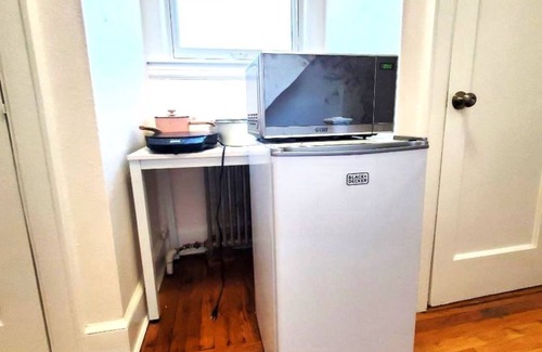 East Flushing House | Large Kingbed w Kitchennette!