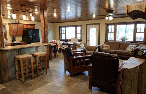 Lake Shore Cabin | Large lake front cabin, has 2 kitchens and comes with a pontoon! Bring the fam!