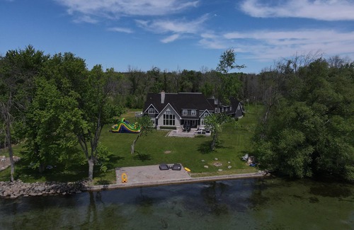 Georgina Cottage | Large Lake Simcoe Cottage 8 Bedrooms