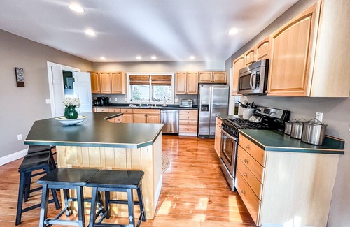 McHenry House | Large Lakefront Home! Private dock and hot tub!
