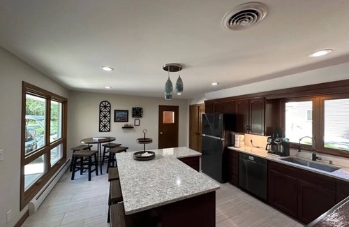 Shawano House | Large lakehome, big yard, gorgeous views. Perfect for families!