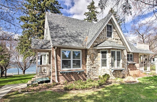 Walker House | Large Leech Lake Home: Walk to Bars, Restaurants & Shops!