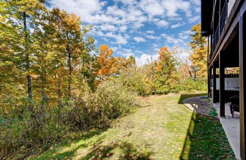 Loveland House | Large Log Cabin Chalet w/Hot Tub - Horses & Lake!