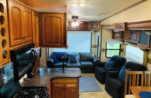 Big Pine Key RV Rental | LARGE LOT & RV A Fisherman Camp