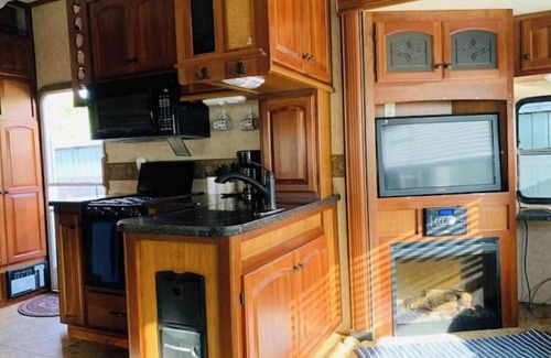 Big Pine Key RV Rental | LARGE LOT & RV A Fisherman Camp