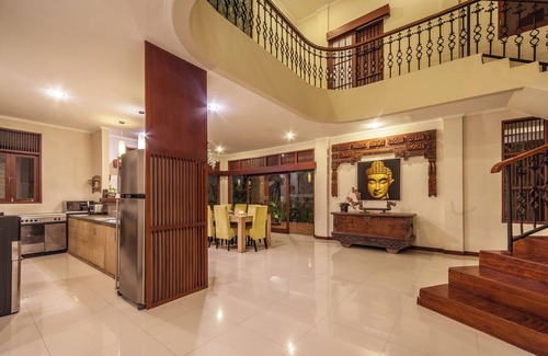 Kerobokan Villa | Large Luxury 5Br Pool Villa with Free Breakfast in Kuta!