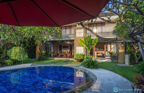 Kerobokan Villa | Large Luxury 5Br Pool Villa with Free Breakfast in Kuta!