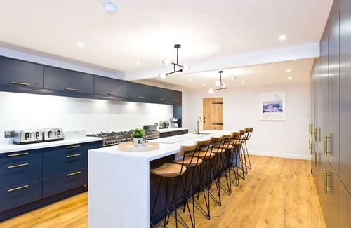 Newton Grange House | Large luxury farmhouse retreat situated in a rural hamlet, perfect for large gatherings of up to 50
