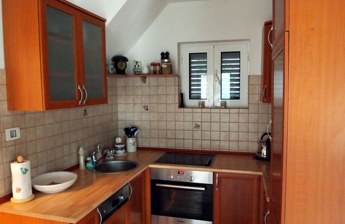 Morinj Villa | Large Luxury Villa overlooking the Bay with barbeque and garden