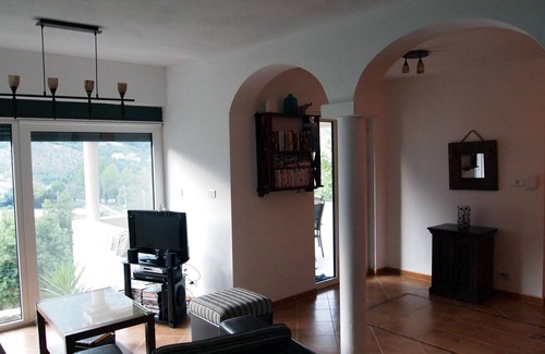 Morinj Villa | Large Luxury Villa overlooking the Bay with barbeque and garden