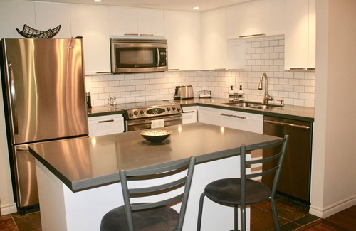 Blueberry Hill Condo | Large Modern 2 Bedroom/2 Bath - Free underground parking, close to Village