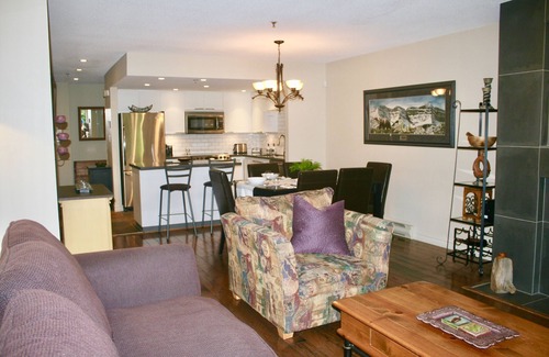 Blueberry Hill Condo | Large Modern 2 Bedroom/2 Bath - Free underground parking, close to Village