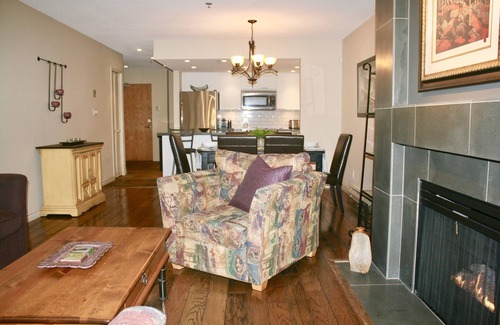 Blueberry Hill Condo | Large Modern 2 Bedroom/2 Bath - Free underground parking, close to Village