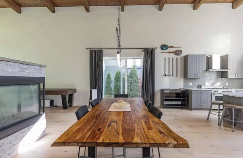 Squamish House | Large Modern Home in Squamish