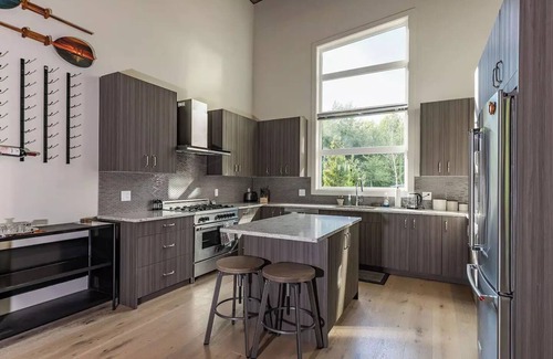 Squamish House | Large Modern Home in Squamish