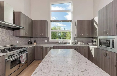 Squamish House | Large Modern Home in Squamish