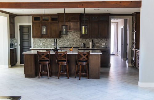 Alvarado Villa | Large Modern home nestled in Alvarado! Hot Tub & Theater