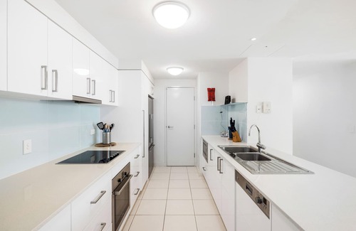 Woorim Apartment | Large Modern Unit with Lift & Pool