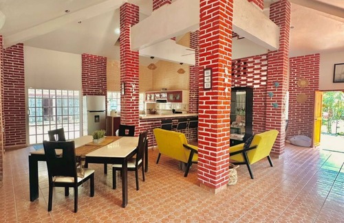 Actopan House | Large multi-family home, pet-friendly, 100mts from the beach, large parking.