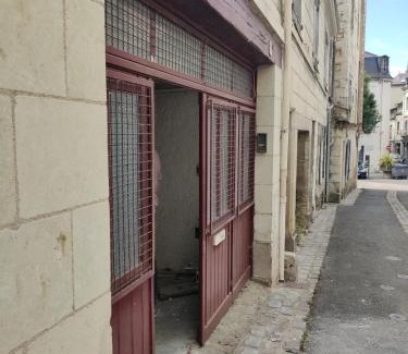 Chinon Apartment | Large new studio, charming and quiet, historical center